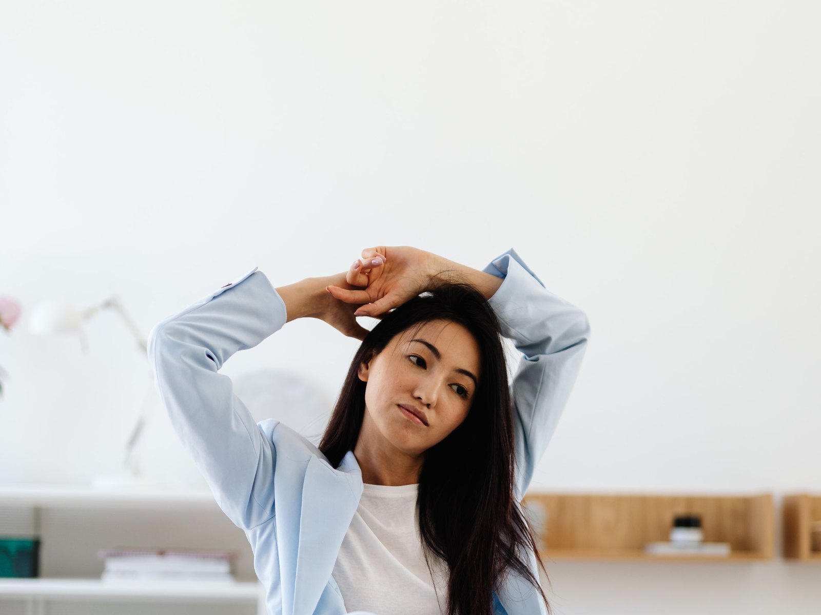 Desk-posture and stretching session in an office